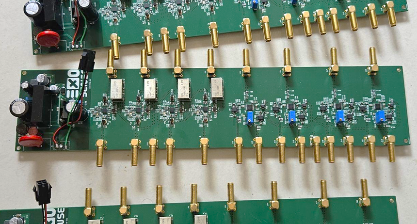 Multi-channel RF signal processing board